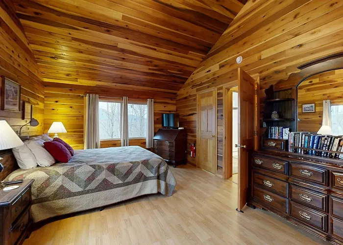 2 Bed 2 Bath Vacation Home In Whittier V